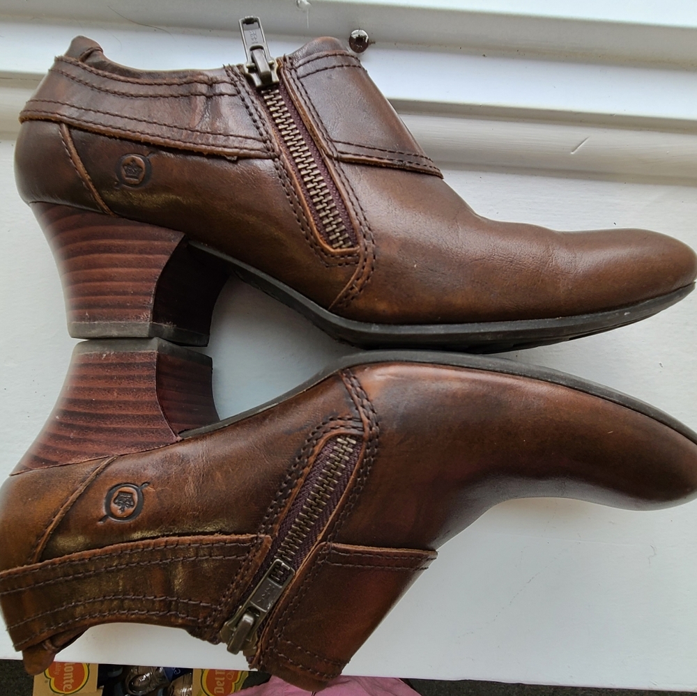 Born Rowan booties size 8